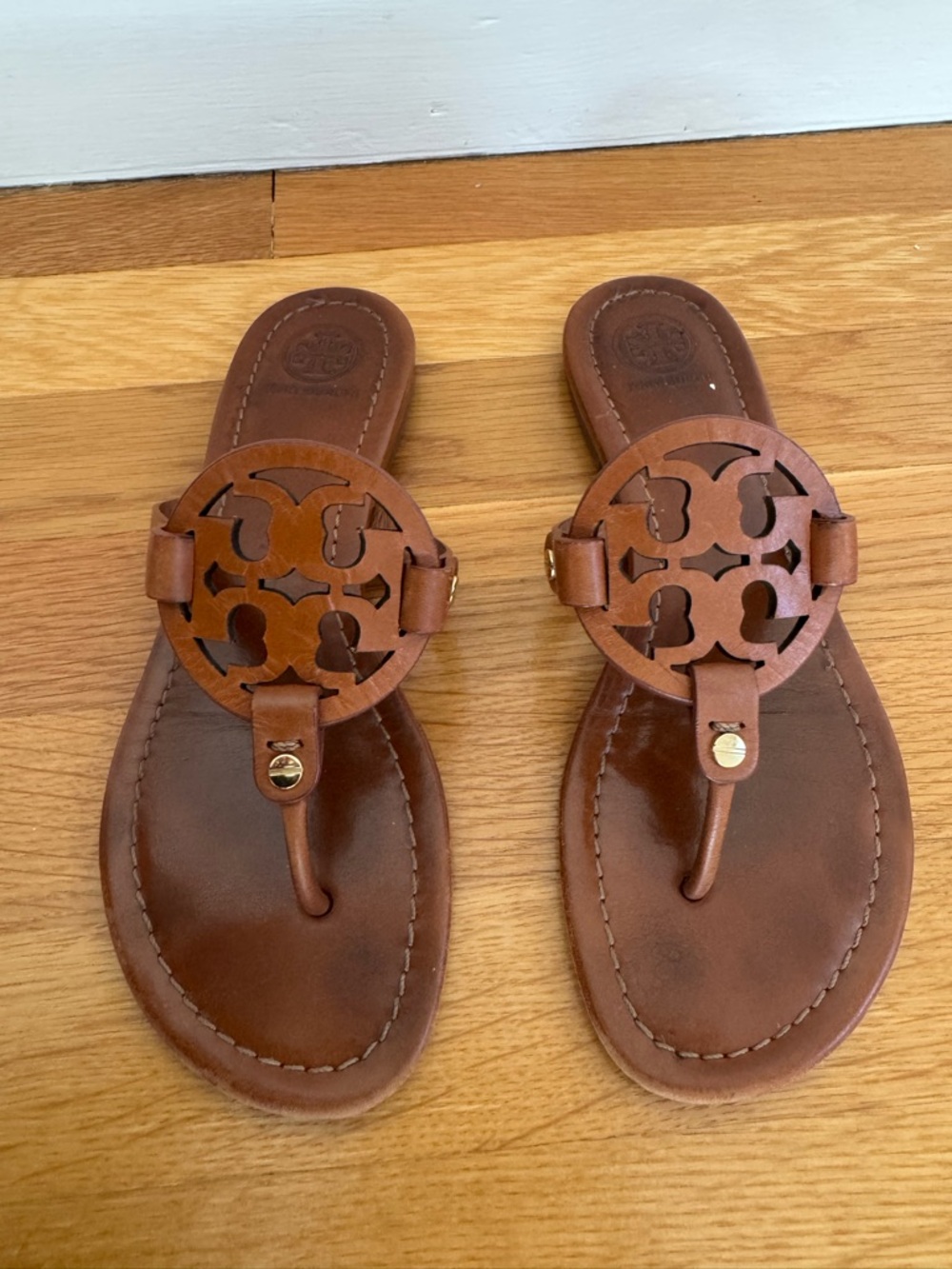 Tory Burch Leather Logo Thong Sandals in Brown
